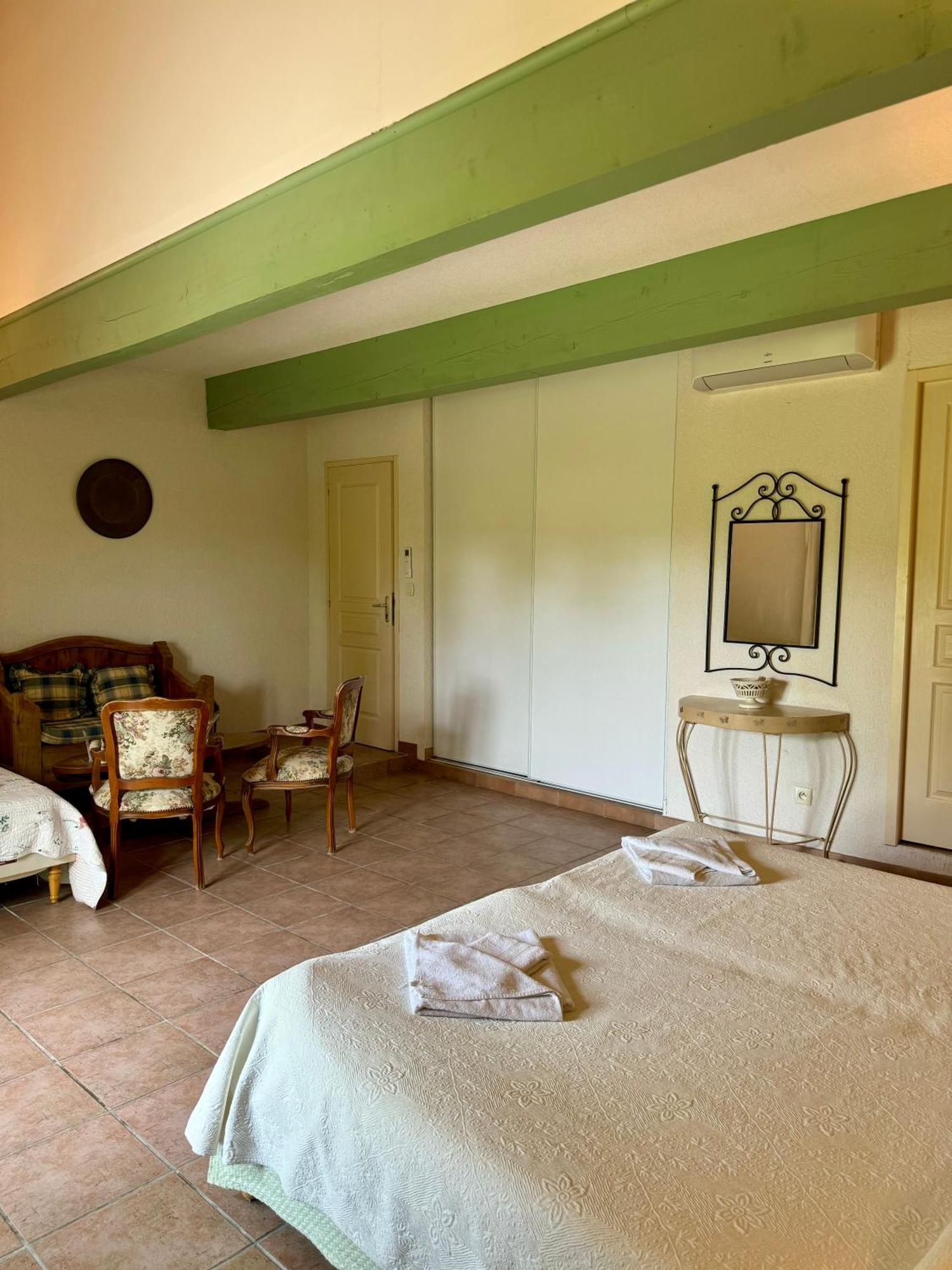 Mas Du Grand Peloux Hotel Port-Saint-Louis-du-Rhône Cameră foto